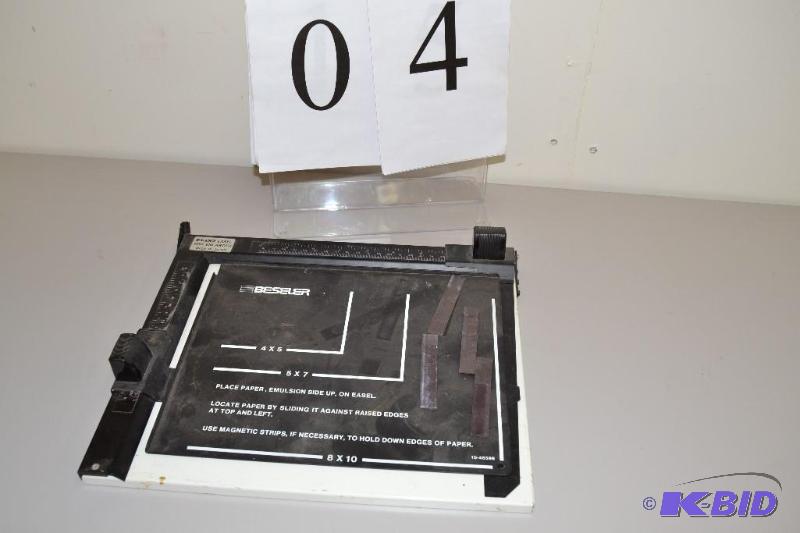 lot 4 image: Easel for enlarger