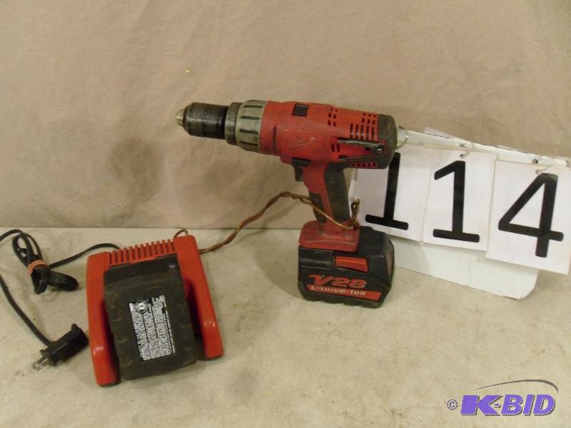 lot 114 image: 28 Volt Milwaukee Cordless Drill. 12" k...