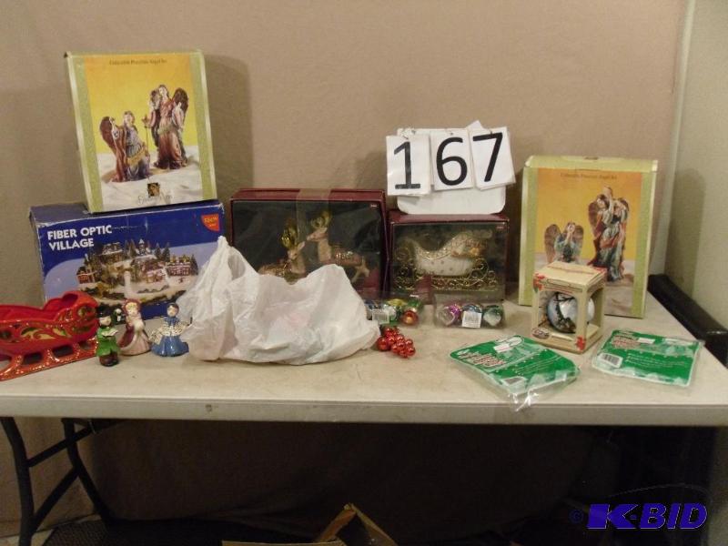 lot 167 image: Lot of Assorted Christmas Decorations. Orname...