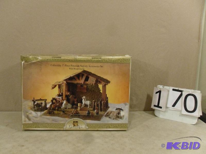 lot 170 image: 17 Piece Porcelain Nativity Accessory Set wit...
