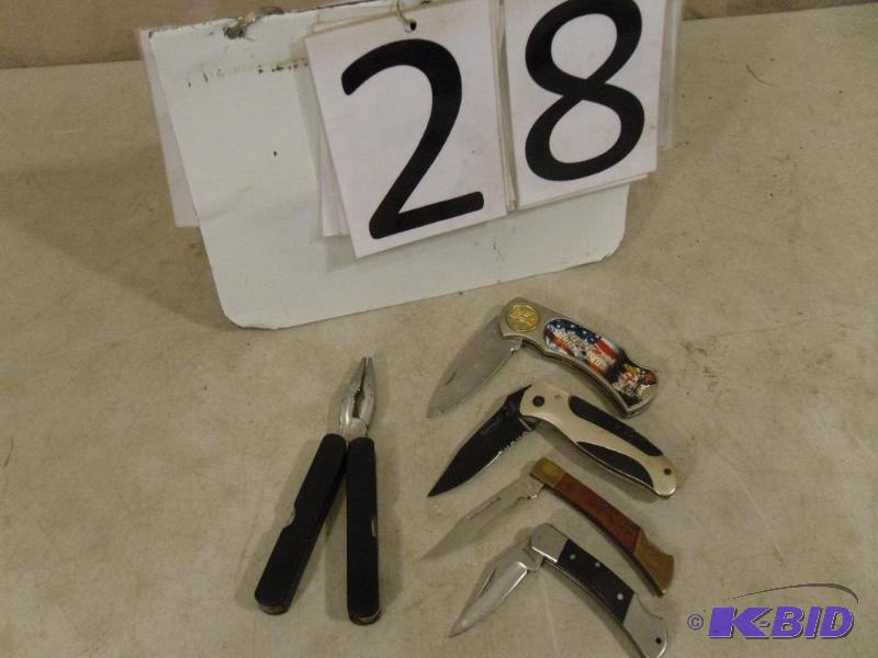 lot 28 image: Lot of 4 Pocketknives and Multi Tool. ...