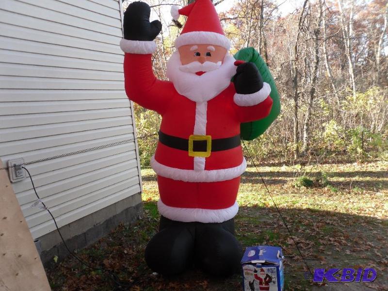lot 3 image: 8 Ft Tall Inflatable Light Up Santa. Has a co...
