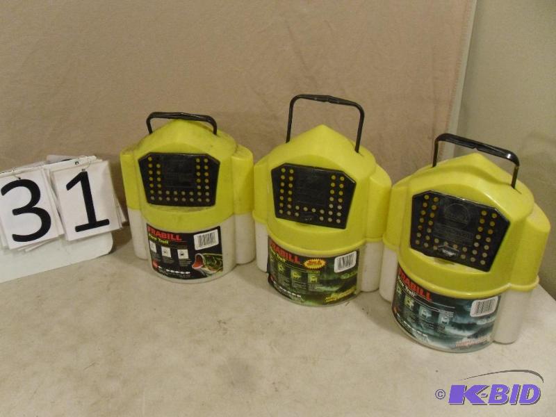 lot 31 image: 3 Frabill Minnow Buckets....