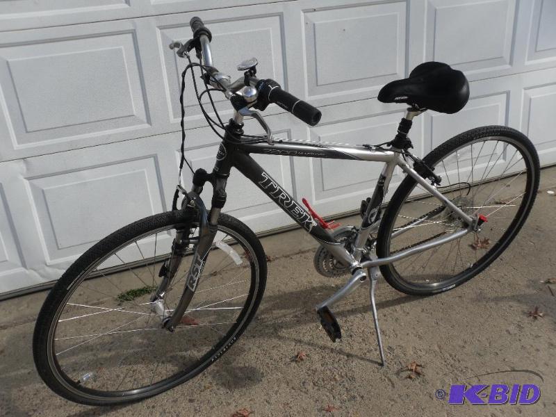 lot 35 image: Trek Road bike