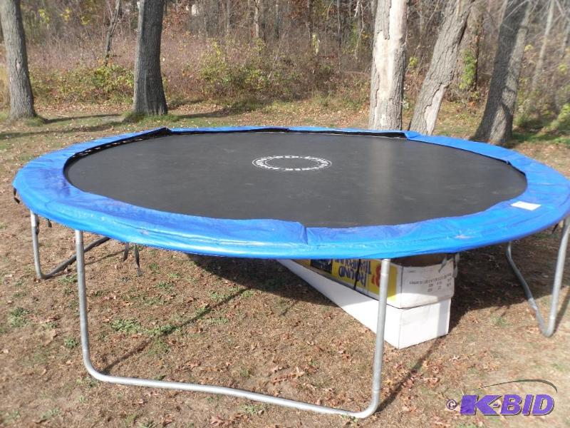 lot 53 image: 13 Foot Trampoline with Spring Cover. Come wi...