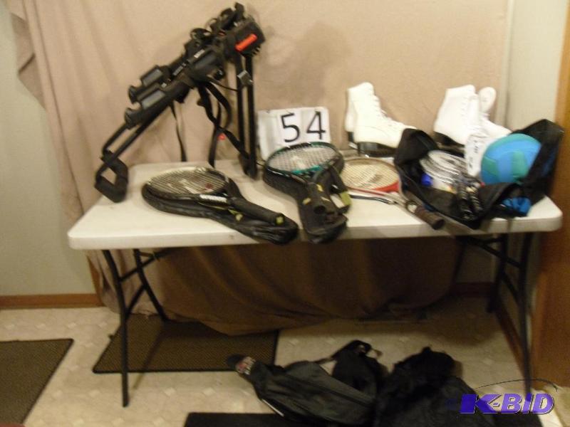 lot 54 image: DBX Figure Skates Size 9 (look new) and Size ...