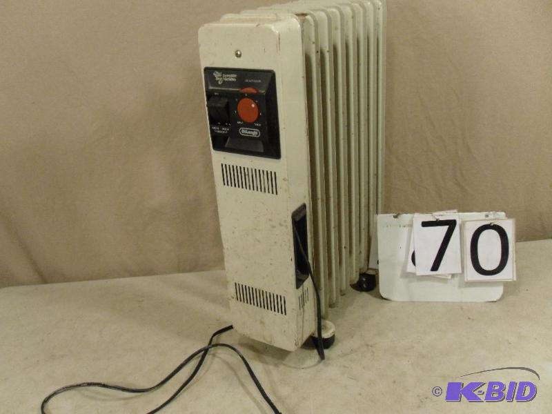 lot 70 image: Delonghi&nbspOil Filled Space Heater. 1500 w...