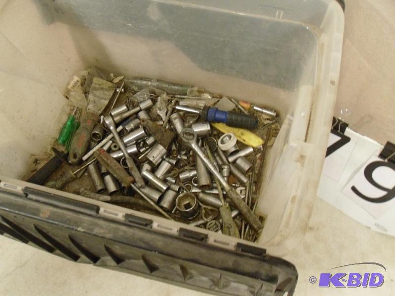 lot 79 image: Tote (cracked) with Sockets, Ratchets, and Mo...