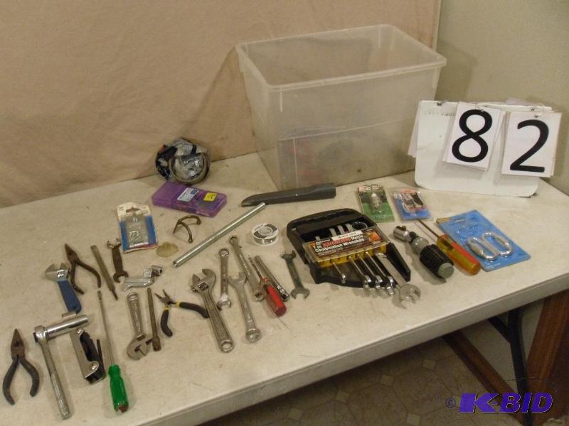lot 82 image: Ratchet wrench set, sockets, allen wrenches, ...