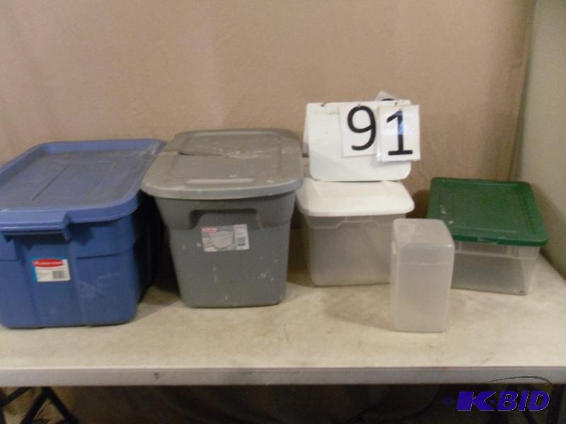 lot 91 image: Lot of 5 Assorted Storage Containers with Lid...