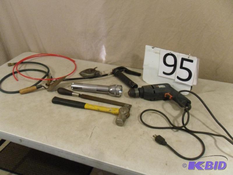 lot 95 image: Black & Decker drill (works) hammer, mag ...