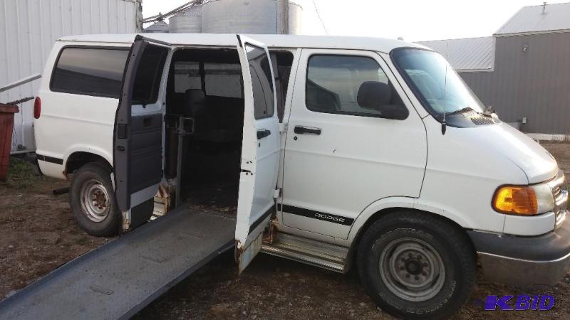 1999 Dodge Handicapped Equipped Van