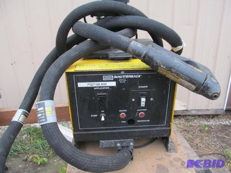 lot 1 image: Slautterback Industrial Glue gun