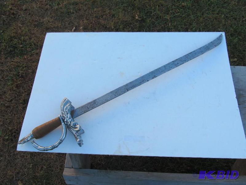 lot 11 image: Very unique sword