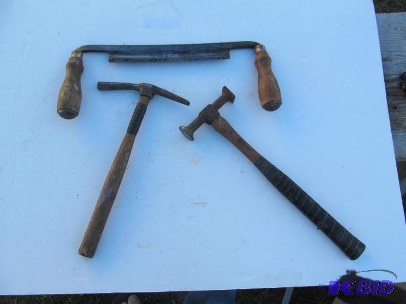 lot 12 image: Vintage tools