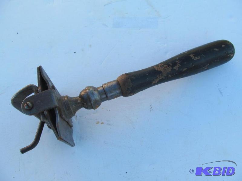 lot 15 image: Vintage tool,uncertain of its function but qu...