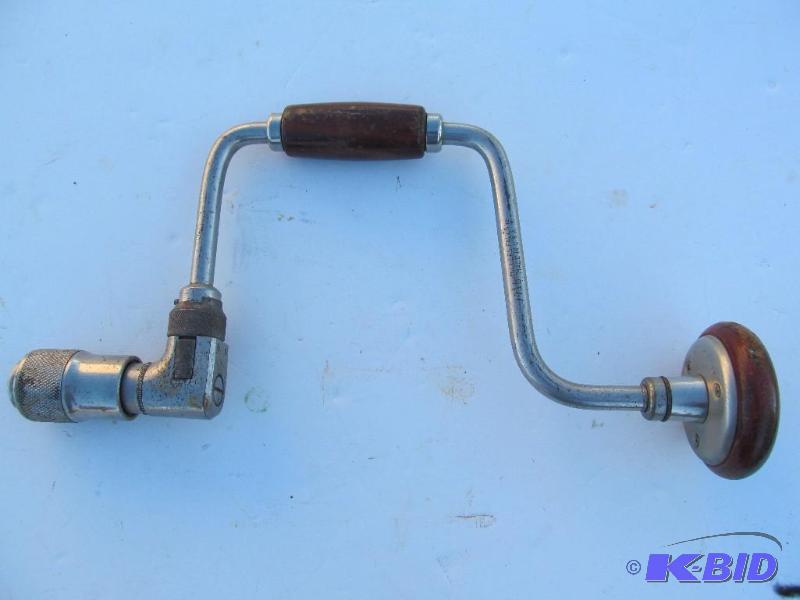 lot 18 image: Vintage hand drill