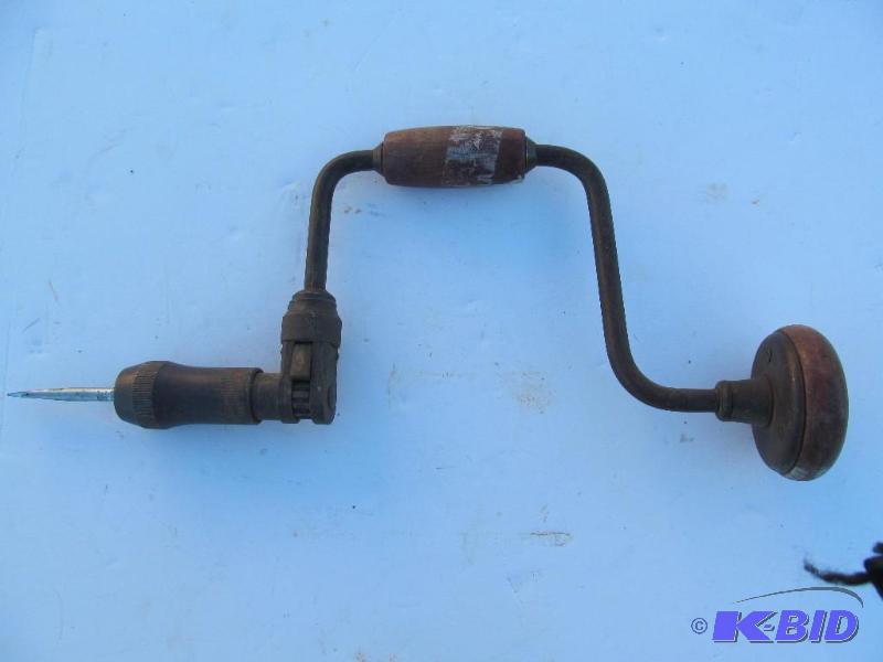 lot 19 image: Vintage hand drill