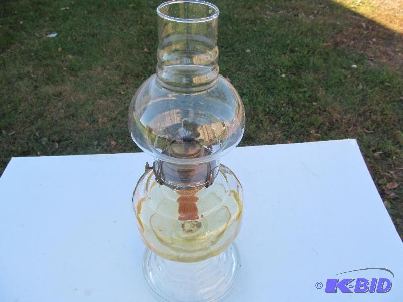 lot 21 image: Vintage,Queen Anne oil lamp