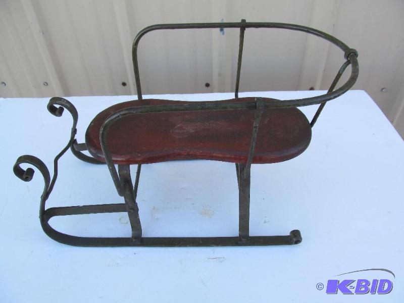 lot 3 image: Vintage Sleigh,decorative