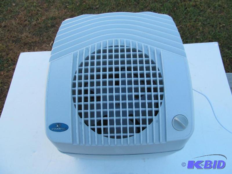 lot 36 image: Humidifier,used 1 season....