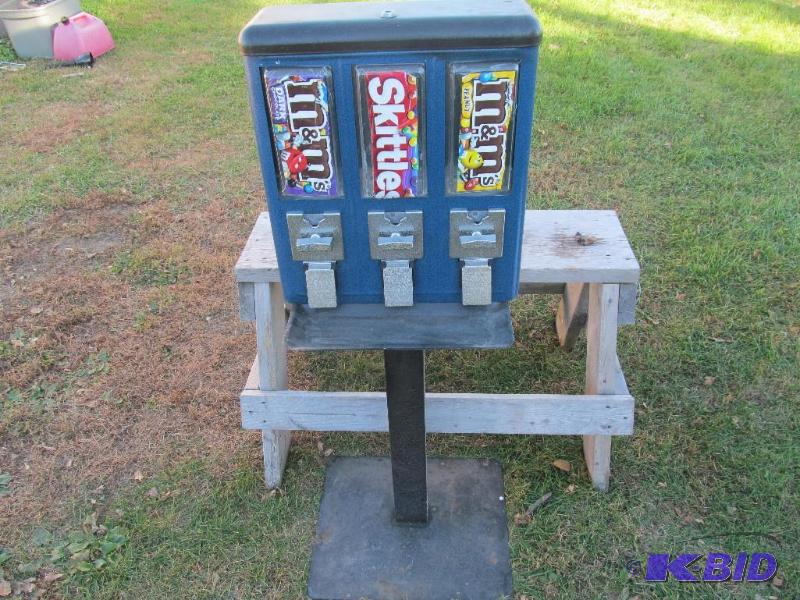 lot 38 image: Candy machine.