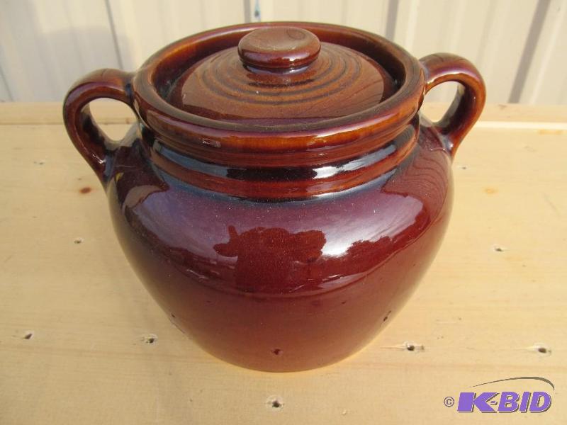 lot 48 image: Bean crock