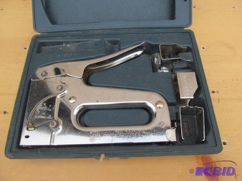 lot 56 image: Multi-purpose staple gun kit,4 different atta...