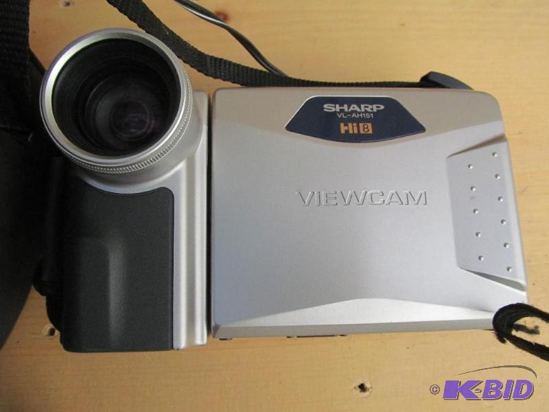 lot 65 image: Sharp view cam with case and,manual and power...