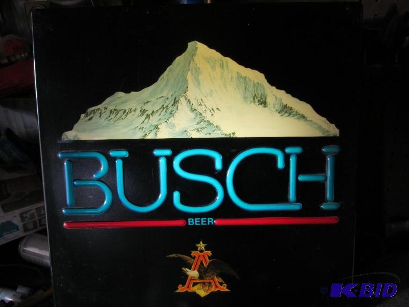lot 68 image: BUSCH beer light,great for the &quotMan-Cave...