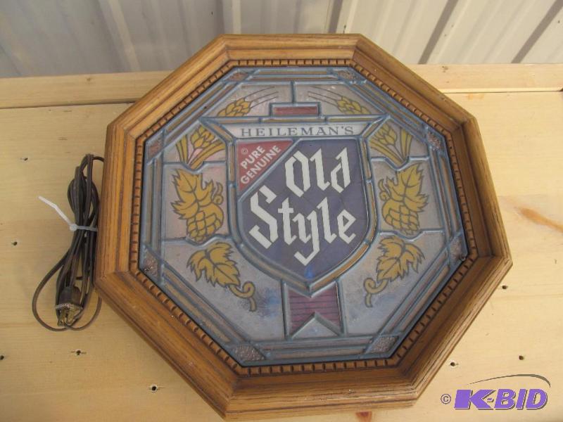 lot 71 image: OLD STYLE beer light...