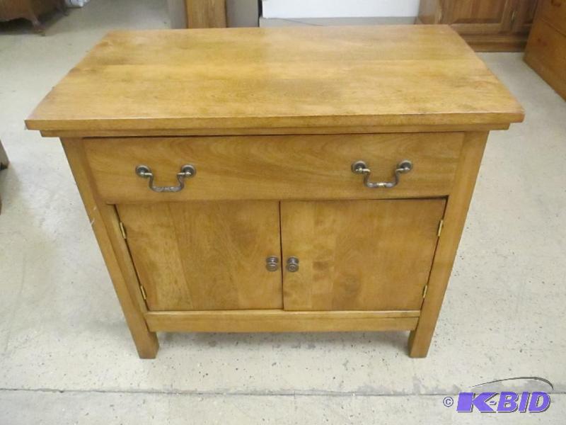 lot 00018 image: Lovely Vintage Petit Cupboard