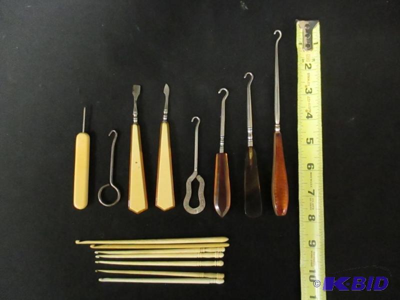 lot 00098 image: Group of Button and Crochet Hooks