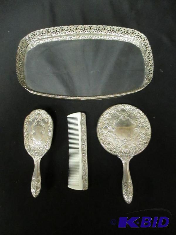 lot 00099 image: Beautiful Louis XVI Style Vintage Vanity Set