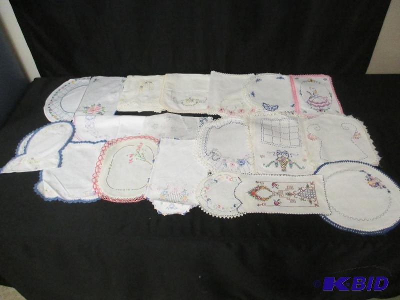 lot 00158 image: Lovely Lot of Embroidered Table Linens Textiles