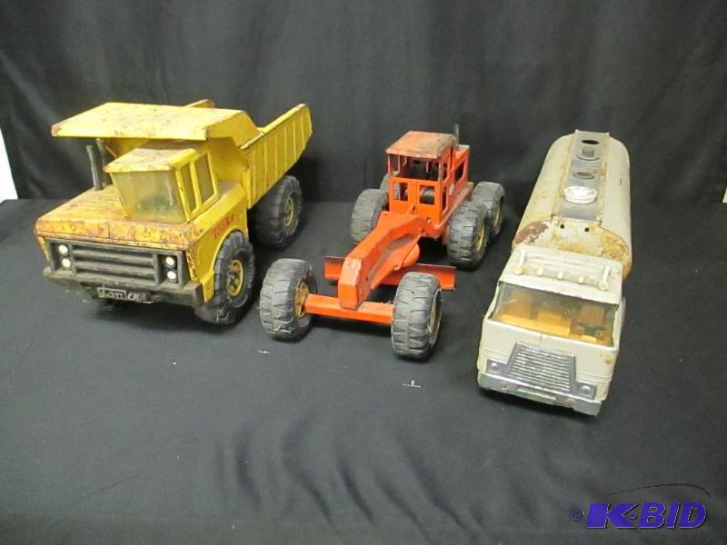 lot 00169 image: 3 Vintage Metal Toy Trucks