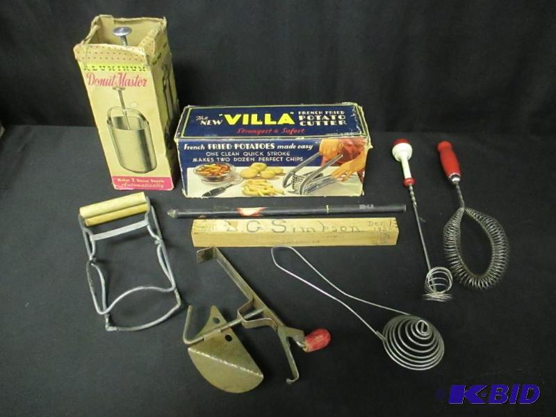 lot 00180 image: Vintage kitchen tools