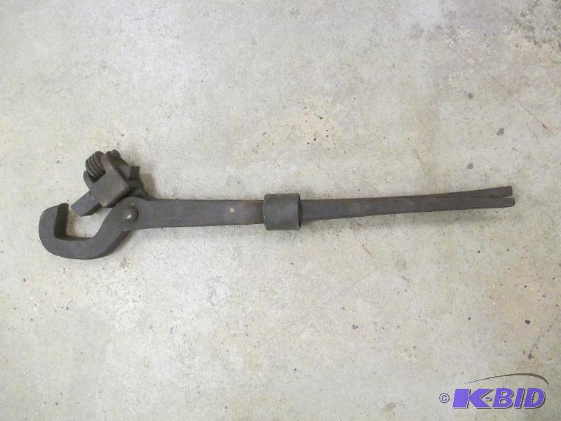 lot 00186 image: Vintage adjustable wrench