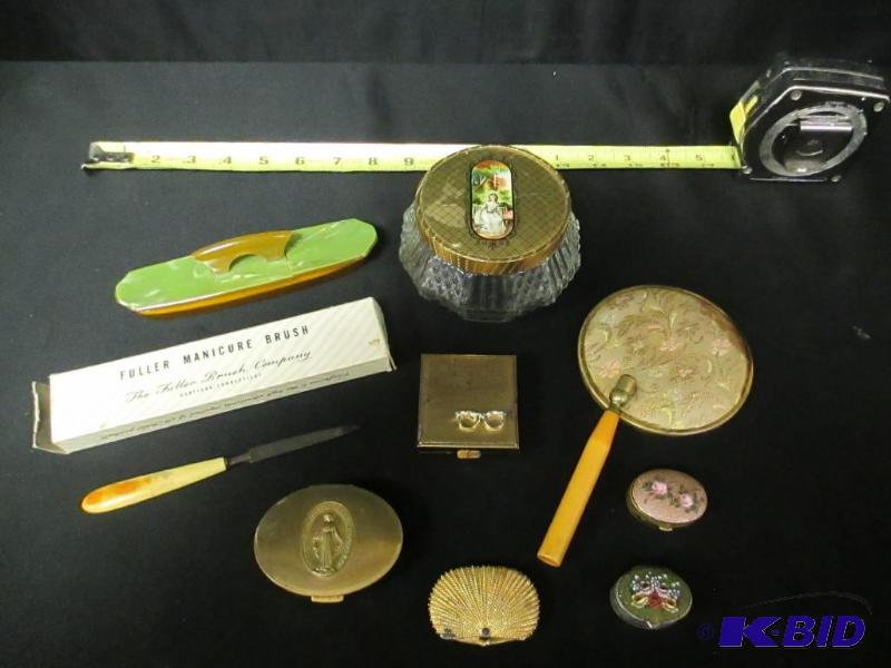 lot 100 image: Wonderful Lot of Vanity Items