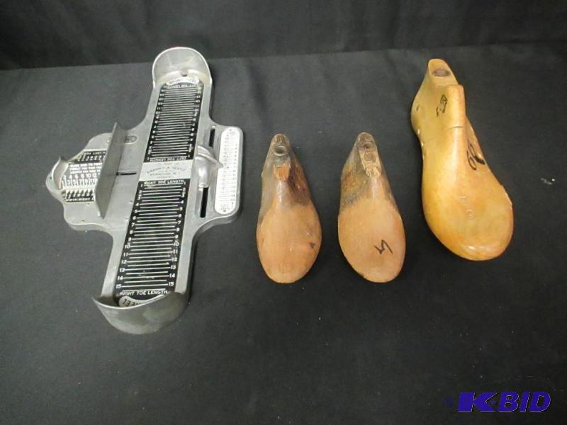 lot 135 image: Lot of Vintage Shoe Forms Wood Sizer