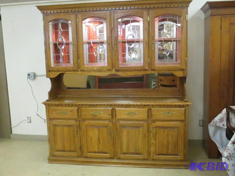 lot 14 image: High Quality Classic Design Hutch