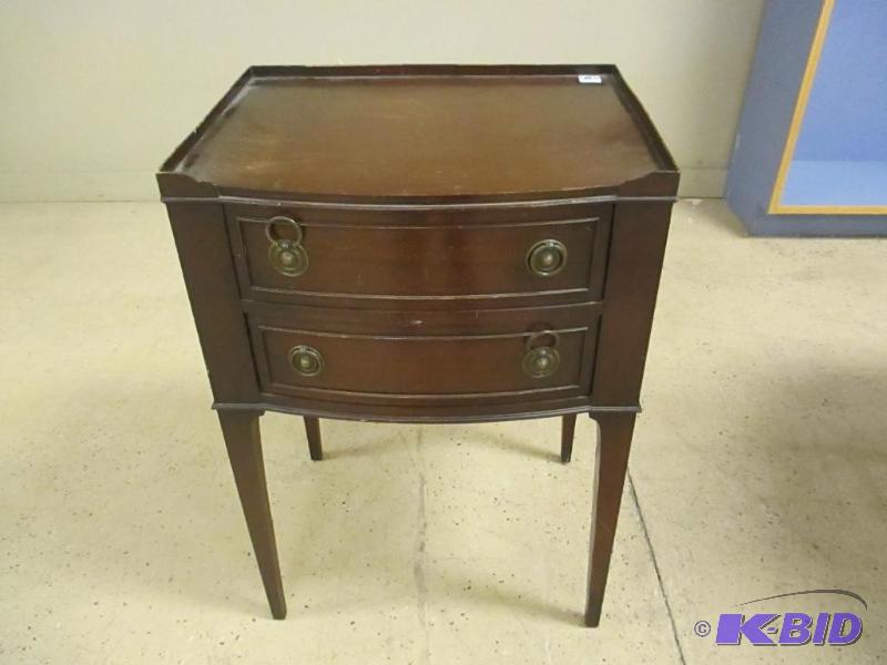 lot 140 image: Very Nice Regency Style Side Table
