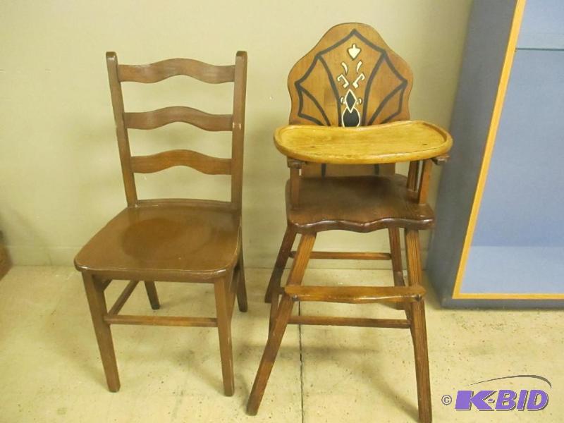 lot 149 image: Lot of 2 Chairs High Chair