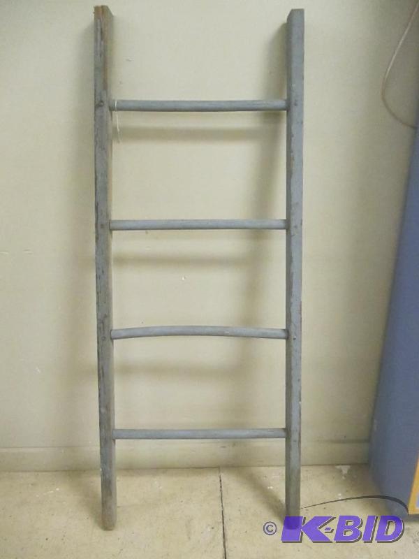 lot 150 image: Antique Grey Ladder