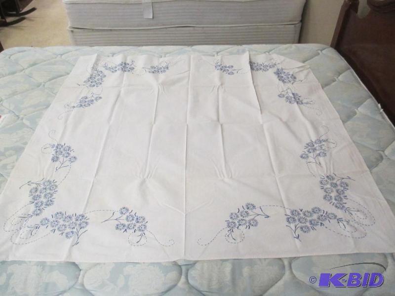 lot 162 image: 6 Embroidered Tablecloths