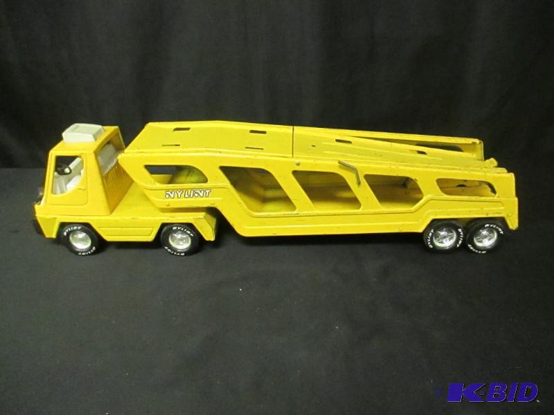 lot 164 image: Metal Nylint Car Carrier