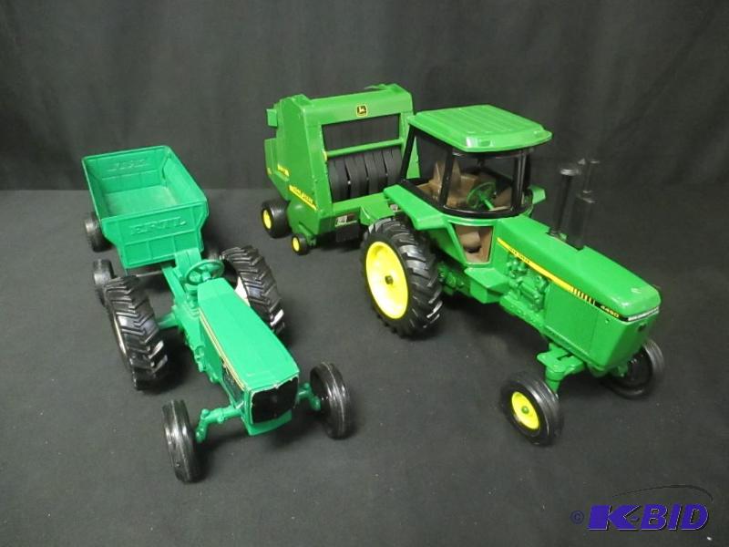 lot 167 image: John Deere Tractor with Ertl Wagon & Bailer