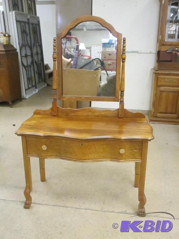 lot 17 image: Vintage Serpentine Mirrored Vanity