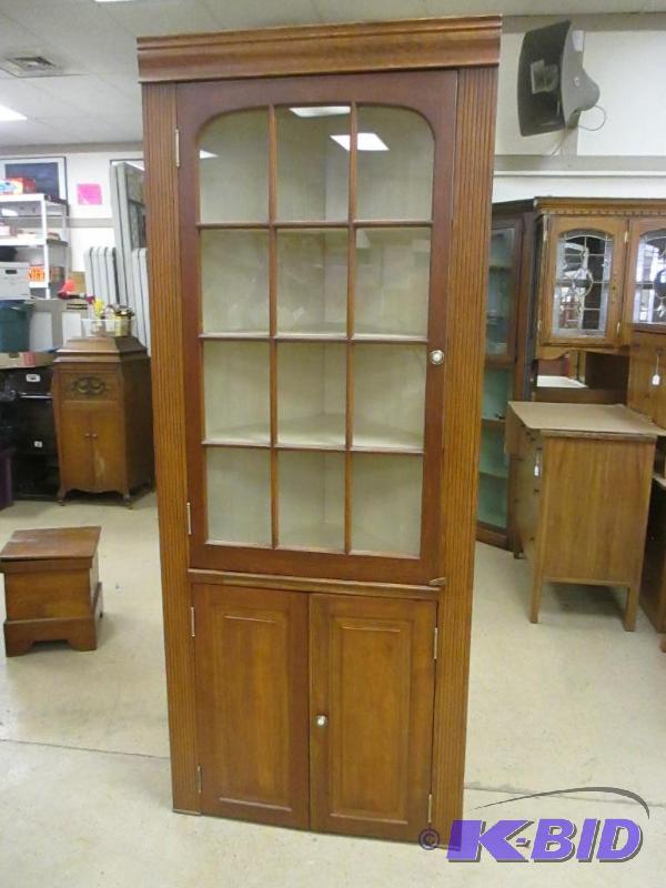 lot 21 image: Vintage Country Style Corner Cupboard with Glass Door.