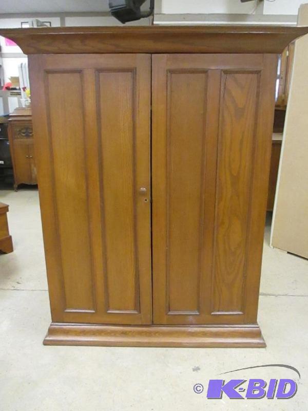 lot 24 image: Classic Design Cupboard Vintage